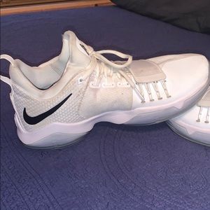 Nike pg 2.5 basketball shoes